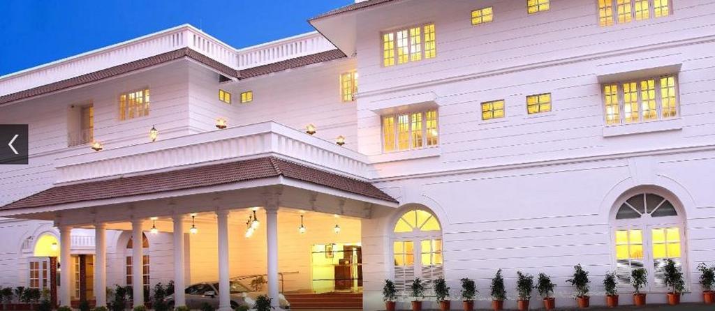 Hotel Luciya Palace Thrissur Экстерьер фото