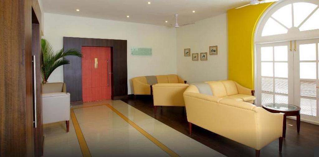 Hotel Luciya Palace Thrissur Экстерьер фото