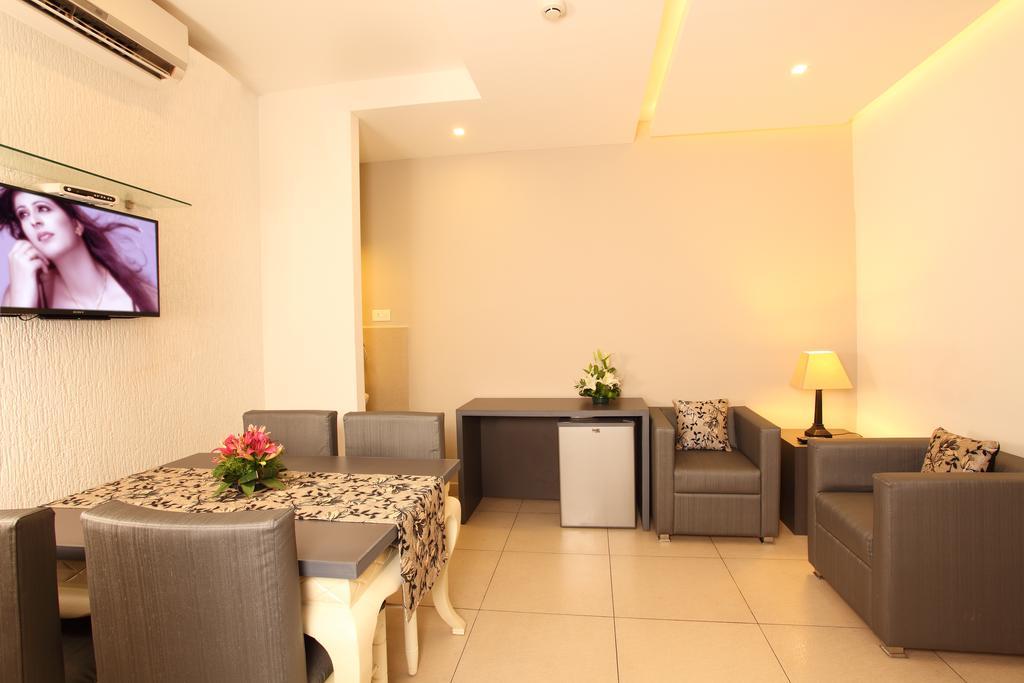 Hotel Luciya Palace Thrissur Экстерьер фото